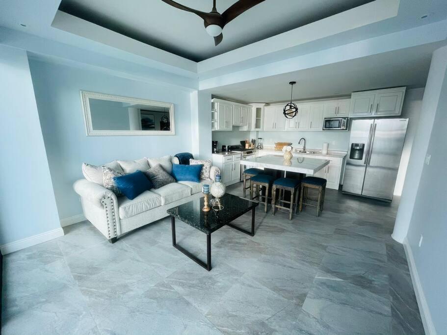 Triton'S Playhouse Beachfront Primo Tapia Luaran gambar